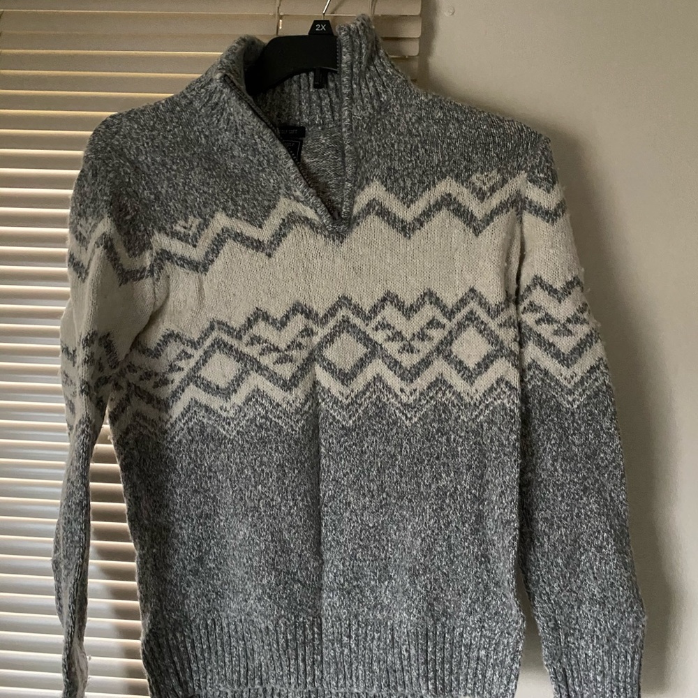 American eagle small sweater
